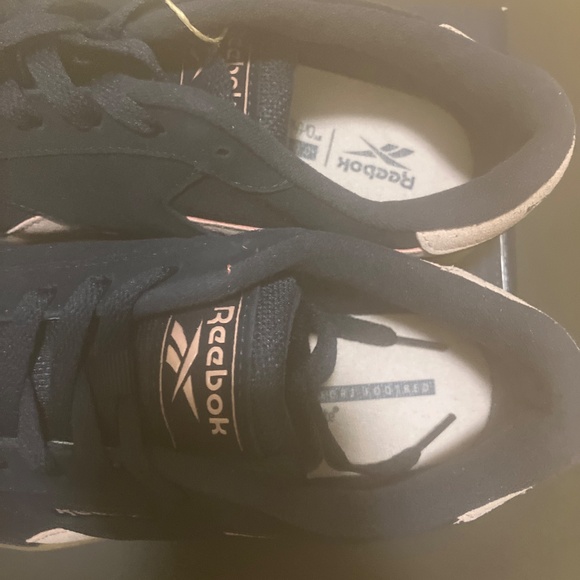 Reebok woman’s Sneaker 6.5 (navy blue,light pink,tan) - Picture 6 of 12